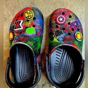 Kids avengers crocs size J3
